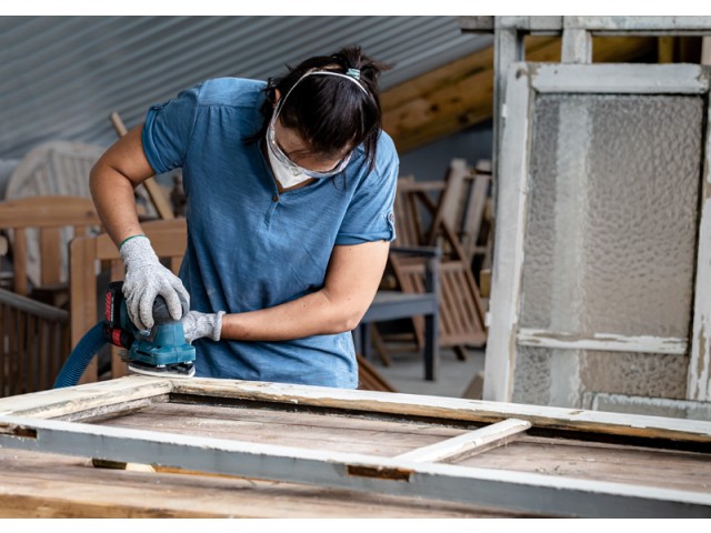 Brusni papir EXPERT Bosch z 8 luknjami za vibracijske brusilnike, Dimenzije: 80x133 mm, Zrnatost: 40, 2608901660